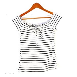 Black and white striped modern t shirt!